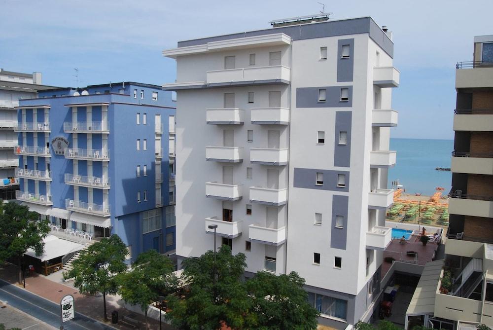 Embassy 3*